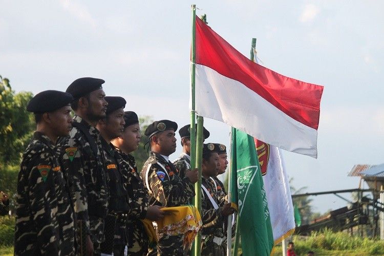 Dalam sistem pertahanan keamana rakyat semesta, rakyat berfungsi sebagai kekuatan