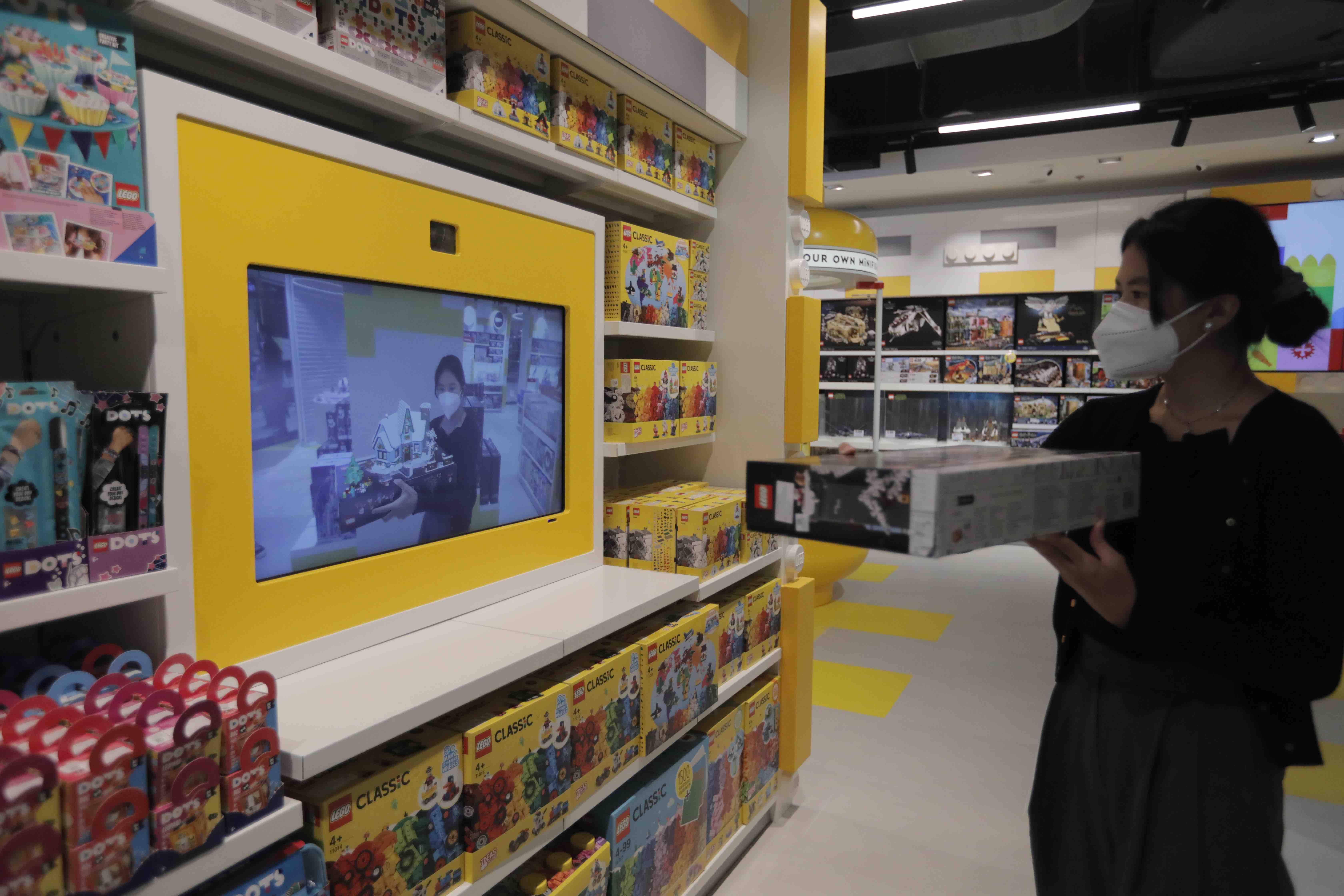 5 Hal Yang Bikin Lo Wajib Datang Ke Lego Certified Store Di Pondok Indah Mall 3 Semua Halaman Hai