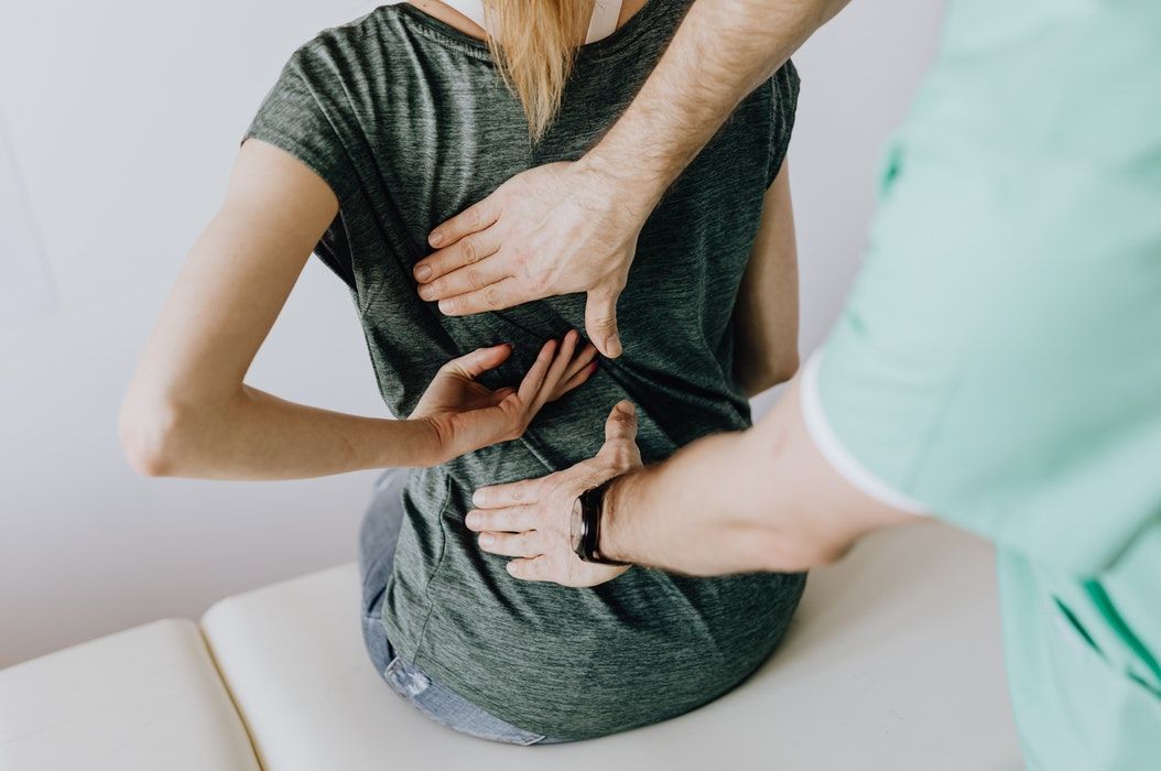sakit pinggang belakang pada wanita apakah tanda hamil 8