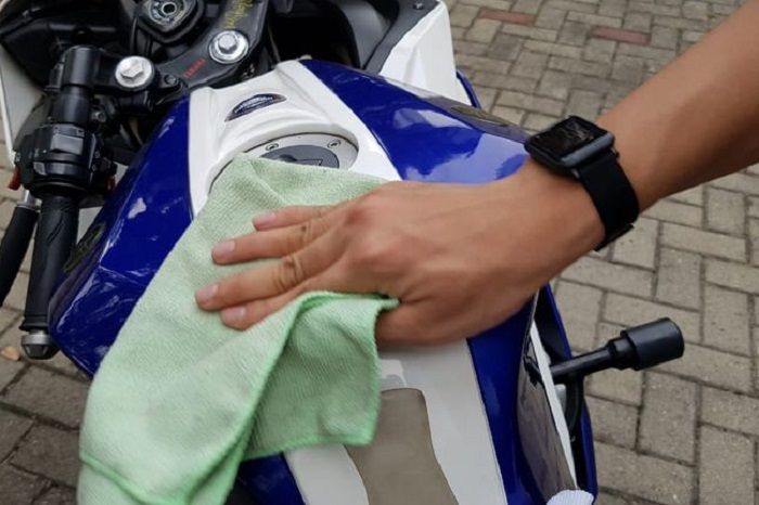 Siapkan 3 Kain Lap Ini Untuk Membersihkan Motor Habis Kena Hujan - Motorplus