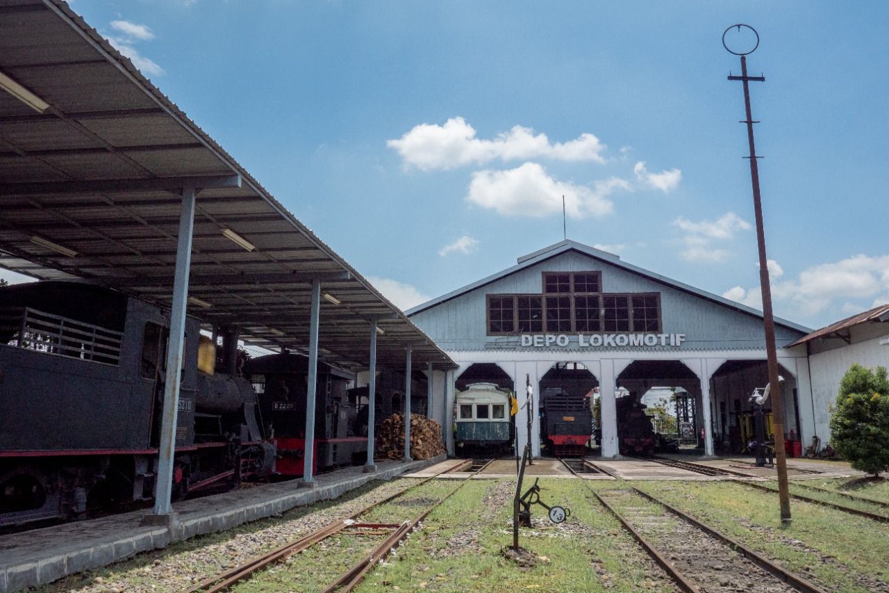 Stasiun Ambarawa: Riwayatnya Bersama Kota Militer Hindia Belanda - Semua  Halaman - National Geographic