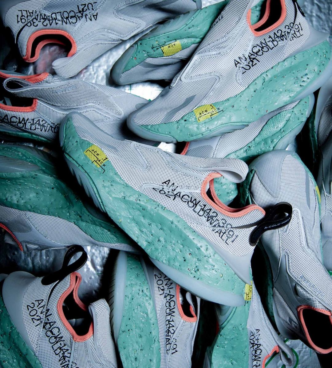 converse a cold wall on feet