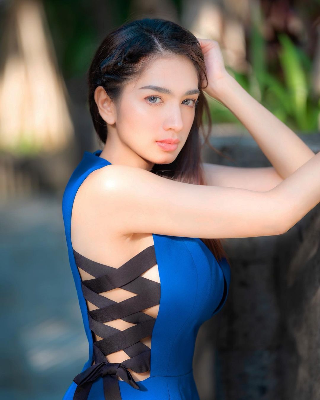 Dari Samping Terlihat Kayak Nggak Pakai Bra, Tampilan Angel Karamoy Pakai  Dress Belahan Dada Rendah Bikin Netizen Auto Zoom - Semua Halaman - Stylo