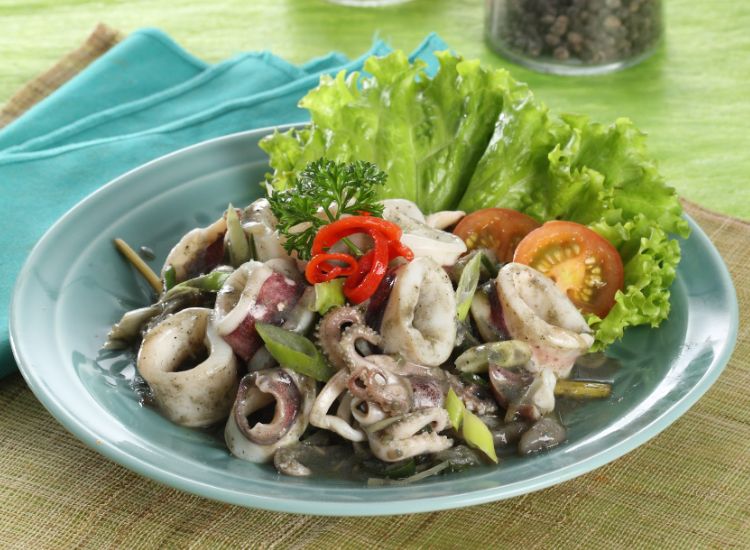 Cumi masak hitam.