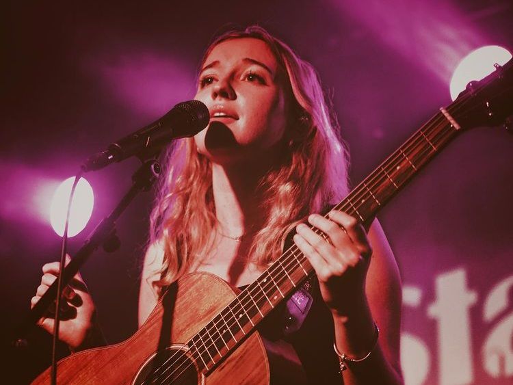 Lirik dan Chord Lagu Fall In Love Alone - Stacey Ryan, Viral di TikTok - Semua Halaman - Kids