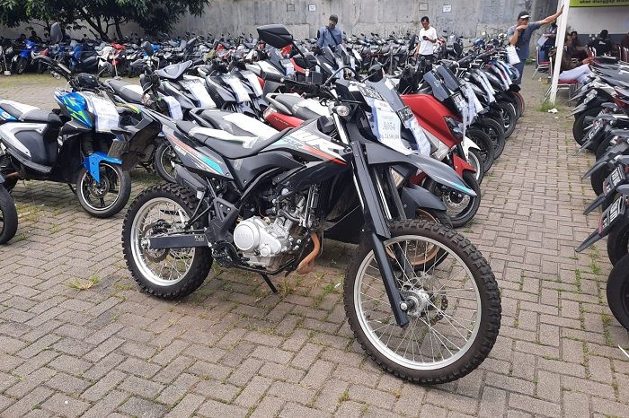 Lelang motor trail Yamaha WR 155 R di Balai Lelang Otolink.