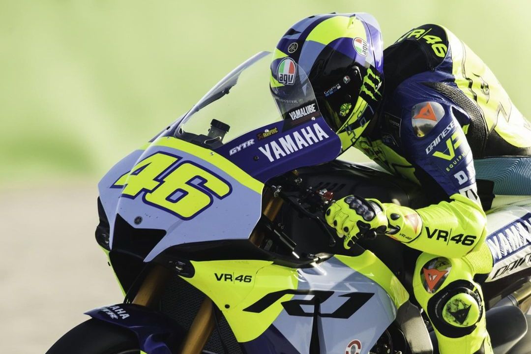 Aksi Valentino Rossi Geber Yamaha R1 Di Sirkuit Misano, Persiapan Wild Card  MotoGP? - Motorplus