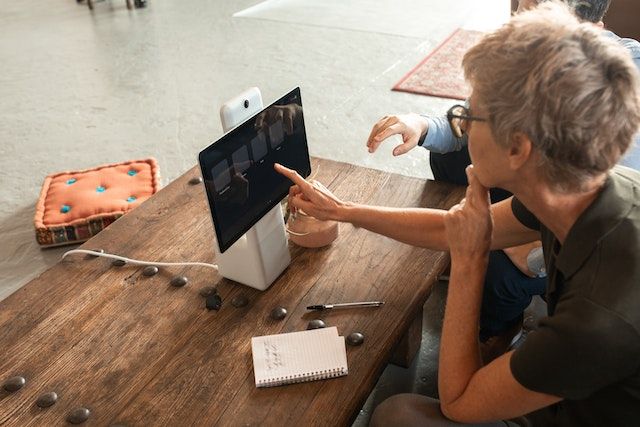 Jawaban Materi PPKn Kelas 8 SMP: 4 Contoh Perilaku yang Menerapkan Literasi  Digital - Semua Halaman - Kids