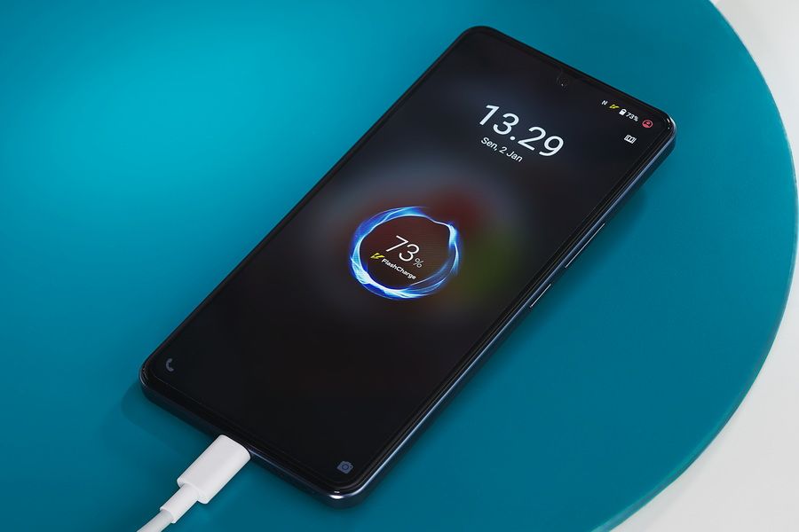 Tips Menghemat Baterai Smartphone Selama Perjalanan Mudik Lebaran - Info  Komputer
