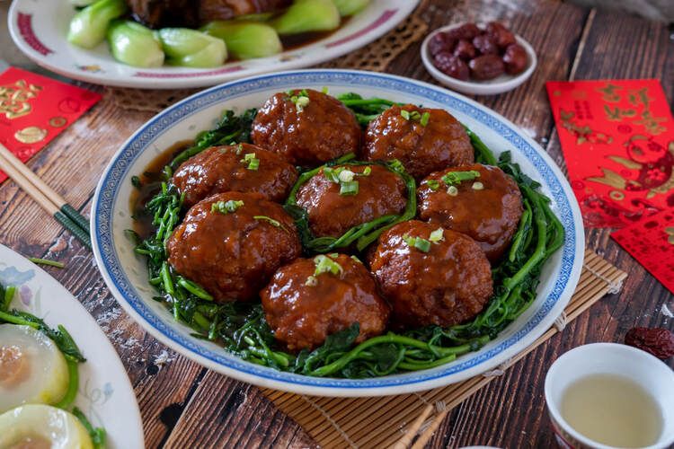 Bakso Kepala Singa, Sajian Unik Khas Imlek yang Ternyata Terbuat dari Bahan  Ini - Semua Halaman - Sajian Sedap