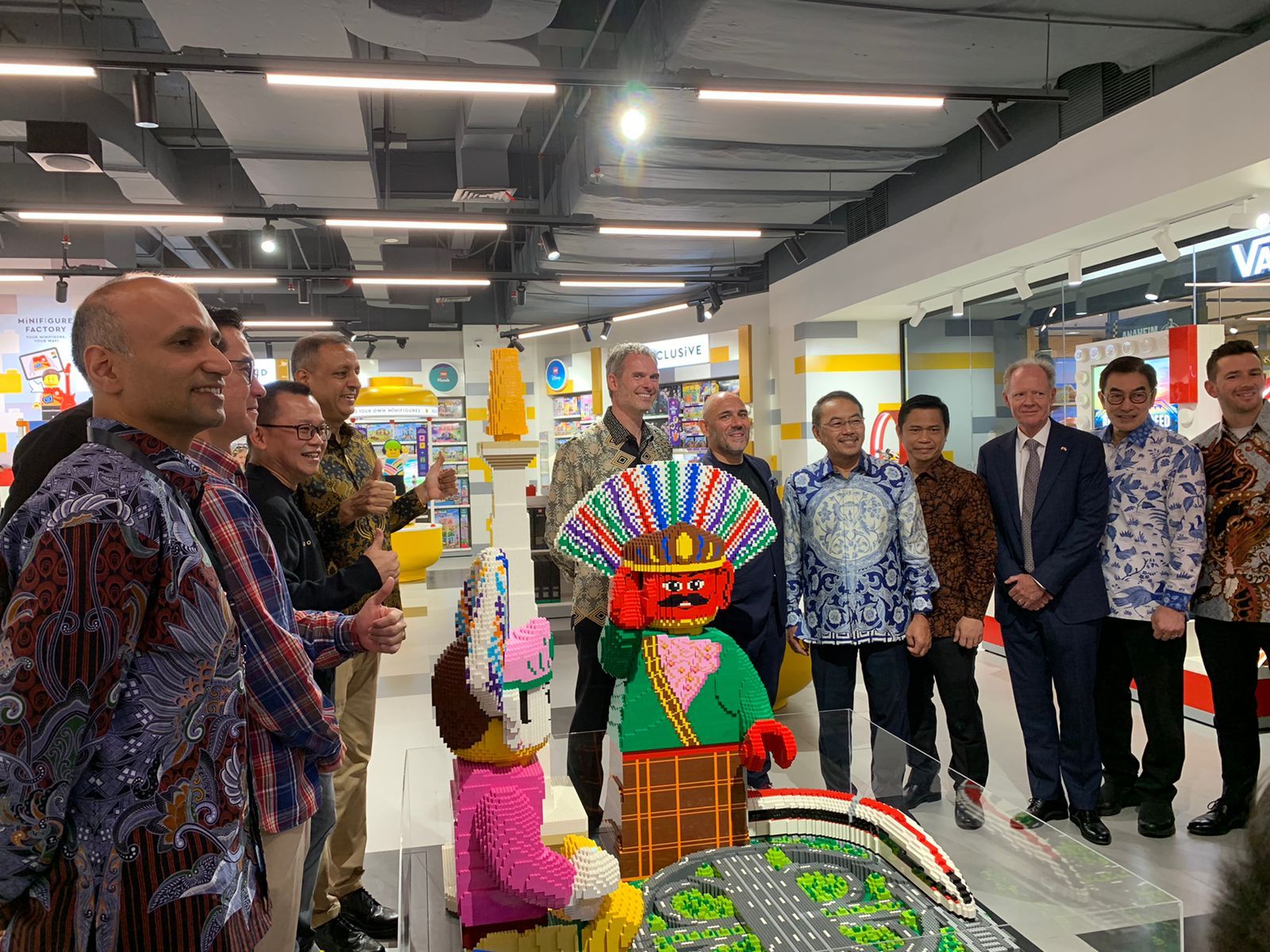 Ada Miniatur Monas LEGO Store Terbesar se Asia Tenggara Hadir di Senayan City Semua Halaman Nova