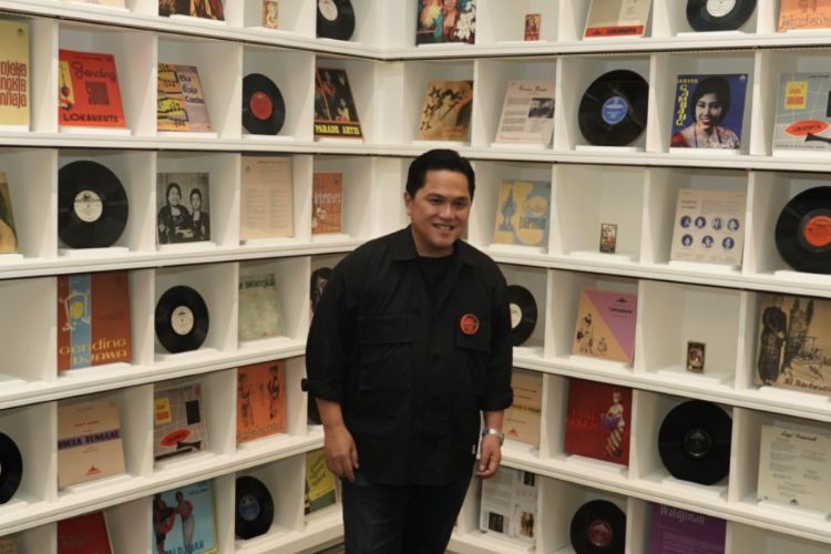 Menteri BUMN Erick Thohir di ruang pameran Lokananta. 