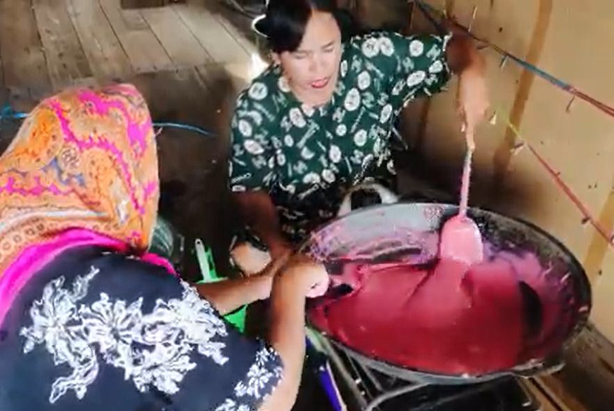Proses pembuatan dodol dari buah Rambai Bogem