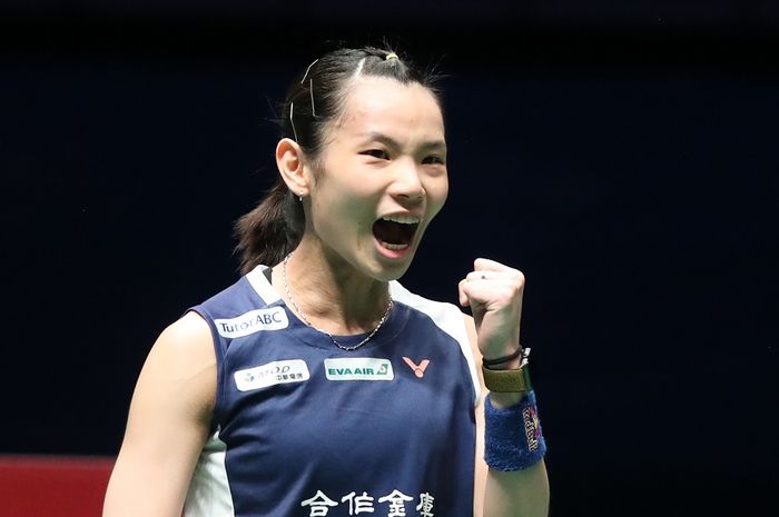 Pebulu tangkis tunggal putri Taiwan, Tai Tzu Ying, melakukan selebrasi seusai memetik poin atas lawannya, Akane Yamaguchi (Jepang), pada laga final Malaysia Open 2019.