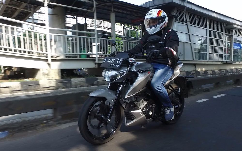 Tips Bikin Nyaman Setang Suzuki GSX-S150, Biar Enggak Cepat Pegal Saat  Riding - MotorPlus-Online.com