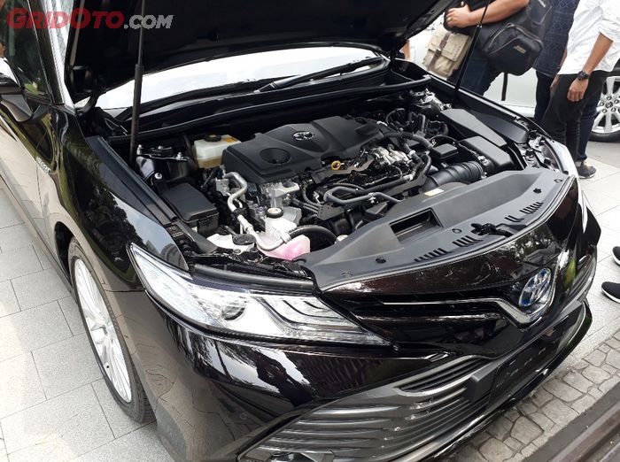 Penampakan mesin Toyota Camry Hybrid terbaru