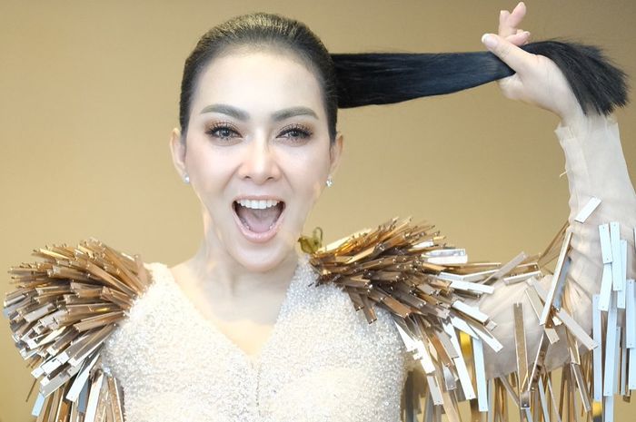 Tanpa Tedeng Aling-aling Berani Singgung Letak Lidah Syahrini, Bule