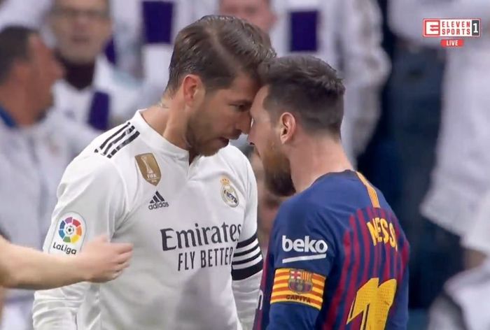 Sergio Ramos berdebat dengan Lionel Messi dalam partai Real Madrid vs Barcelona.