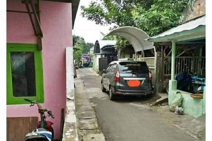 viral foto mobil parkir hingga habiskan jalan umum