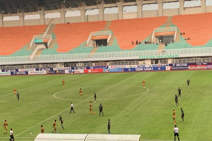 Suasana Pertandingan antara Persikabo 1973 melawan Dewa United dalam laga pekan ke-19 Liga 1 2022-2023 di Stadion Pakansari, Cibinong, Bogor, Rabu (18/1/2023).
