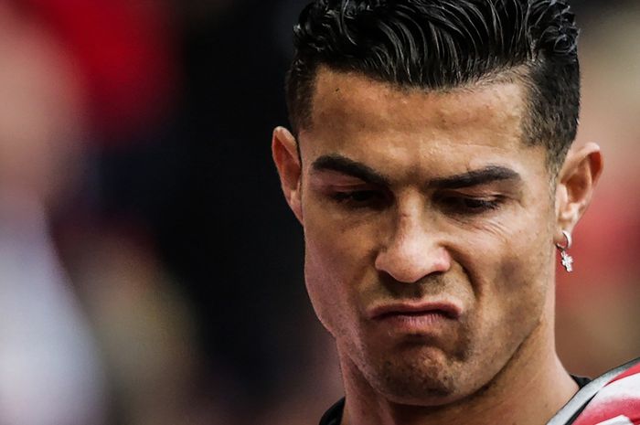 Megabintang Manchester United, Cristiano Ronaldo, ngotot mencetak gol saat menghadapi mangsa favoritnya di Liga Inggris, Aston Villa, namun gagal mencatatkan skor alias mandul.
