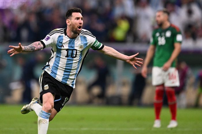 Striker timnas Argentina, Lionel Messi, merayakan gol ke gawang timnas Meksiko dalam laga Grup C Piala Dunia 2022 di Stadion Lusail, Sabtu (26/11/2022).