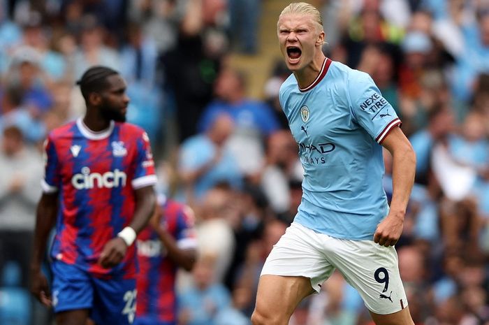 Striker Manchester City, Erling Haaland, langsung mengancam torehan hattrick Cristiano Ronaldo di Liga Inggris usai tampil tajam bersama The Citizens.