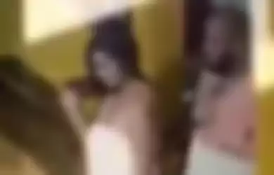 Video perselingkuhan istri yang sengaja diputar suaminya saat pesta syukuran merayakan kehamilan sang istri. Istrinya ternyata dihamili oleh selingkuhannya. 