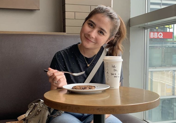 Hargai Jasa Ojek Online dan Supir Taksi, Prilly Latuconsina Bagi-bagi Makanan di Tengah Covid-19