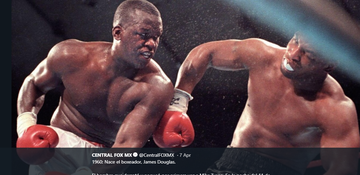 James Douglas (kiri) dan Mike Tyson (kanan) saat keduanya bertanding di Tokyo Dome, Tokyo, Jepang, pada 11 Februari 1990. Douglas saat itu berhasil mengguncangkan dunia setelah memberi kekalahan pertama bagi Tyson. 