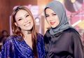 Intip Gaya Olla Ramlan Kenakan Tas Slingbag Harga Setengah Miliar Rupiah di Acara Ulang Tahun Ayu Dewi, Kece Banget!
