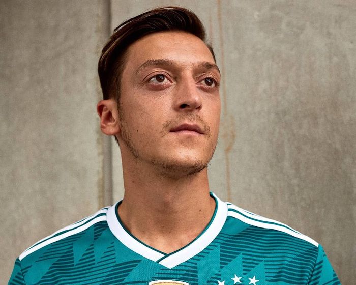 Mesut Ozil kirim doa untuk korban gempa Lombok