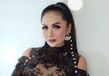 Dilantik Jadi Anggota DPR Hari Ini, Intip Potret Cantik Krisdayanti dalam Balutan Kebaya Merah yang Anggun