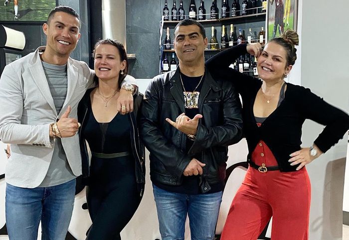 Foto <a href='https://pontianak.tribunnews.com/tag/cristiano-ronaldo' title='Cristiano Ronaldo'>Cristiano Ronaldo</a> dengan saudara-saudaranya di Pulau Madeira.