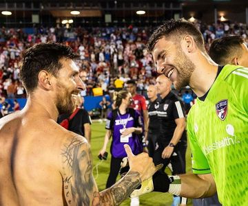 Kiper Dallas FC, Maarten Paes, mengirim sinyal untuk bisa membela timnas Indonesia.
