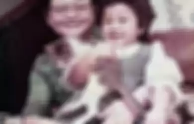 Cucu kesayangan Ibu Tien Soeharto makan hati usai hartanya digondol mantan suami. Danty Rukmana kini keliling kampung demi tujuan ini.