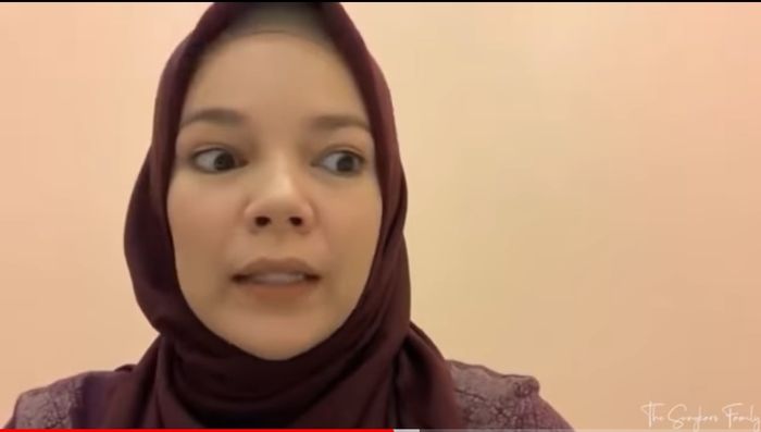 Dewi Sandra curhat pengalaman hidupnya yang sempat stres hingga ingin akhiri hidup.