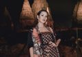 Dulu Cuma Jualan Nasi Bakar Keliling Demi Menyambung Hidup, Wanita Ini Kini Jadi Penyanyi Terkenal, Wajah Cantiknya Bikin Sang Diva Punya Banyak Fans