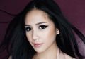 Tampil Beda, Nagita Slavina Tampak Cantik Dengan Dress Payet dan Makeup Flawless yang Bikin Pangling!