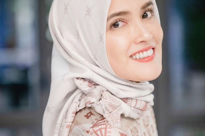 Lucu! Shandy Aulia Sempat Ancam Asisten yang Memakaikannya 