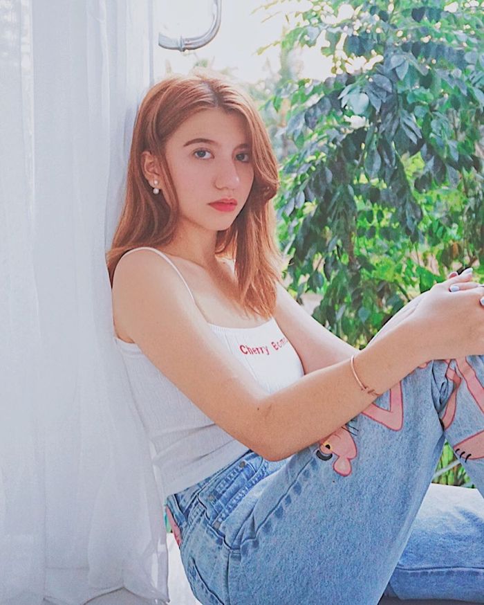 Cassandra Lee selalu sukses menyita perhatian lewat penampilannya yang modis