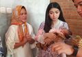 Pedagang Pasar Gede Sambut Kelahiran La Lembah Manah, Gibran Rakabuming Bagi Bingkisan Aqiqah