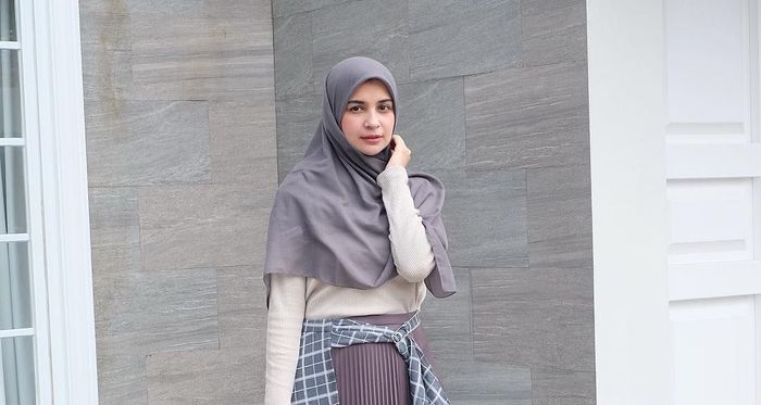 Jadi Tren Model Hijab 2020 Kerudung Segi Empat Masih Jadi Mode Hijab Incaran Para Moms Yang Siap Rayakan Lebaran Semua Halaman Nakita