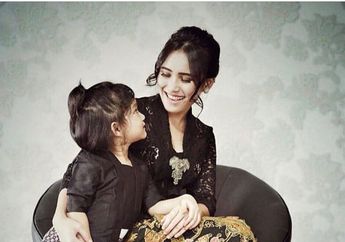 Nikita Mirzani Terpaksa Tak Bagi-bagi THR, Ayu Ting Ting Malah Enggak Bikin Acara Ini Pas Lebaran Nanti: Rumah Mewahnya di Gang Sempit Pun Kembali Jadi Sorotan
