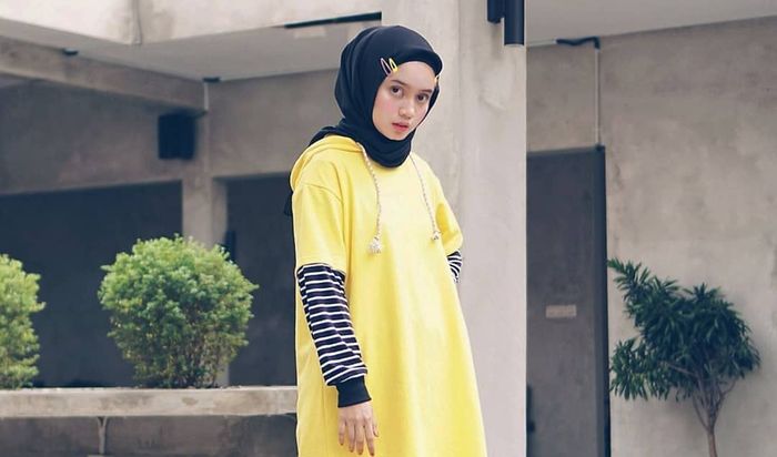 Hairclips di kanan dan kiri sisi hijab.