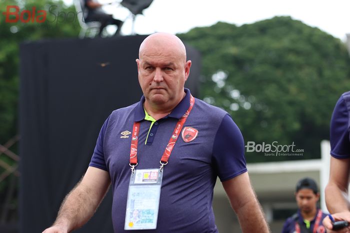 Pelatih Kuala Lumpur FC, Bojan Hodak, ketika laga AFC yang mempertemukan PSM Makassar dengan Kaya Futbol Club&ndash;Iloilo di Stadion Madya, Senayan, Jakarta Selatan (10/3/2020)