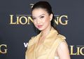 Foto Bareng Artis Hollywood, Intip Gaya Raline Shah Hadiri Premier Film The Lion King di Amerika