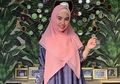 Tampil Santun dengan Gamis Syar'i saat Lebaran ala Kartika Putri, Tiru Yuk!