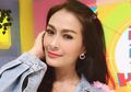 Punya Suami Pilot Tajir, Lihat Gaya Iis Dahlia dengan Tas Mewah Saat Hadiri Acara Resepsi Mantan Istri Tommy Kurniawan