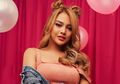 Seksinya Aurel Hermansyah Kenakan Kaos Belahan Dada Rendah dan Tas Branded Mewah, Netizen: Body Goals!